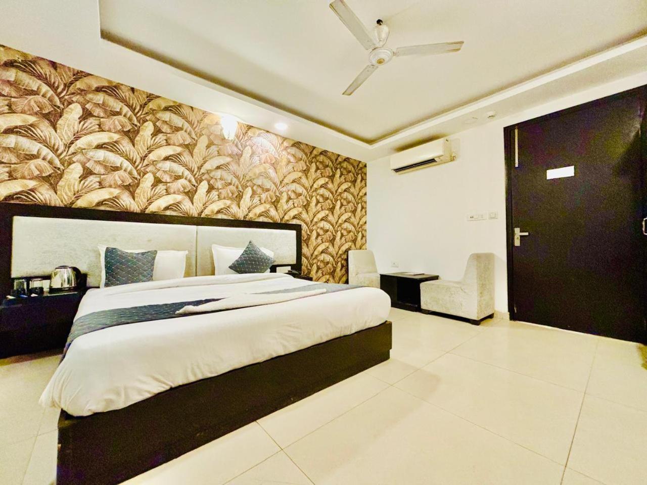 The Bellwood Suites Near Igi Airport New Delhi Eksteriør bilde